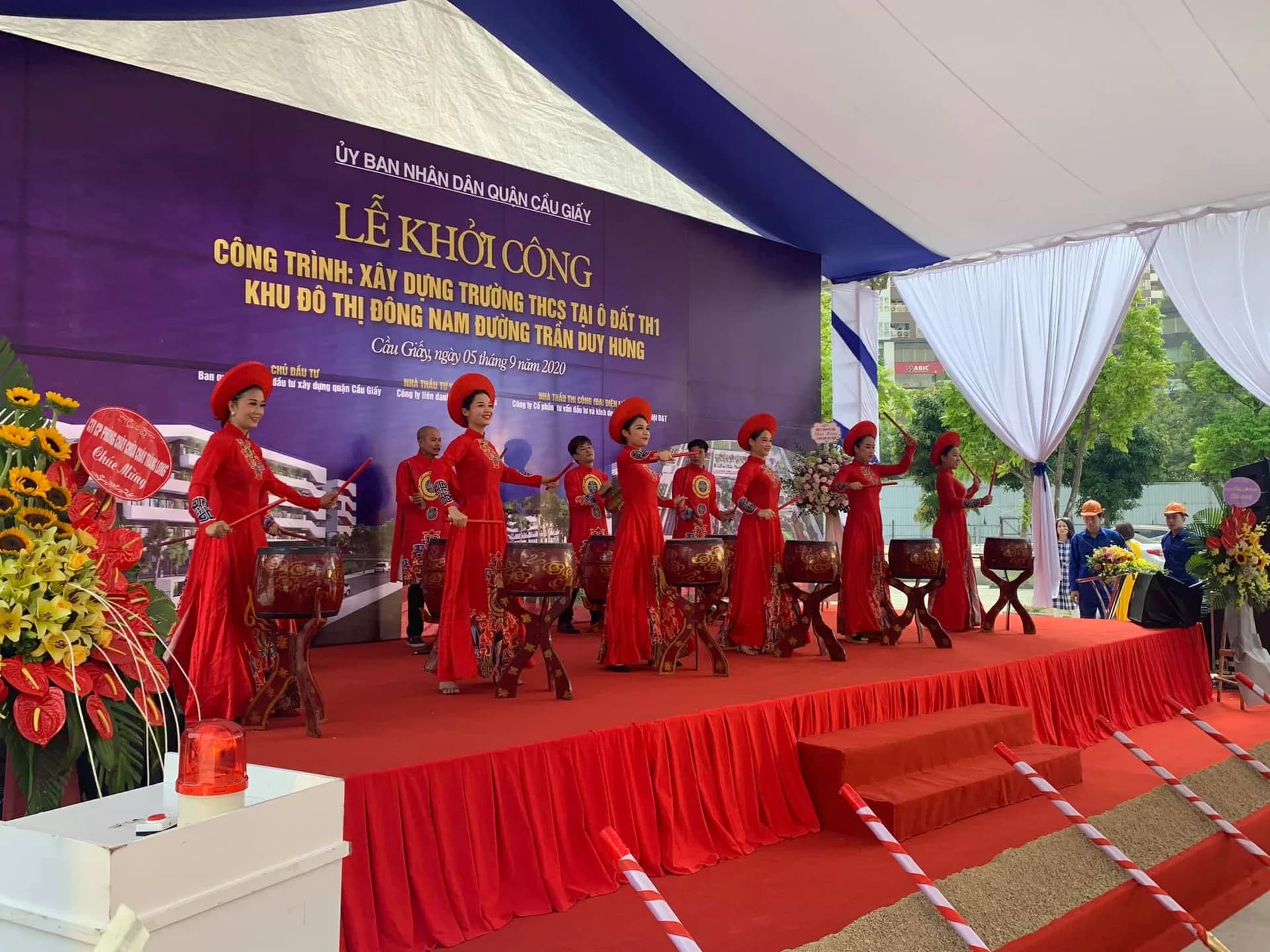 Thiết kế thi công sân khấu